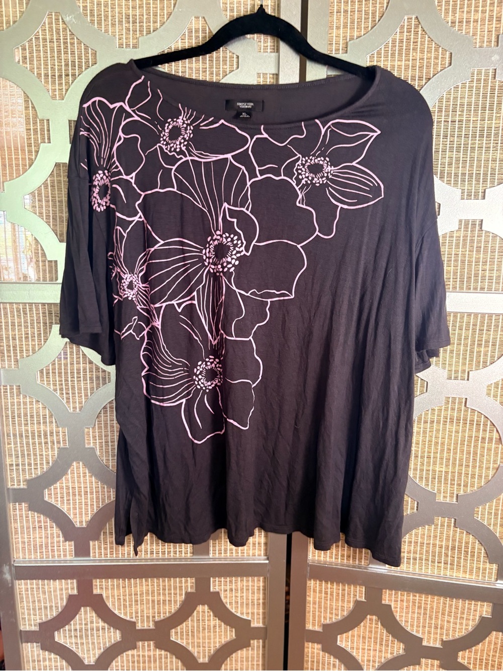 Simply Vera Vera Wang Grey Top with Pink Floral Outline